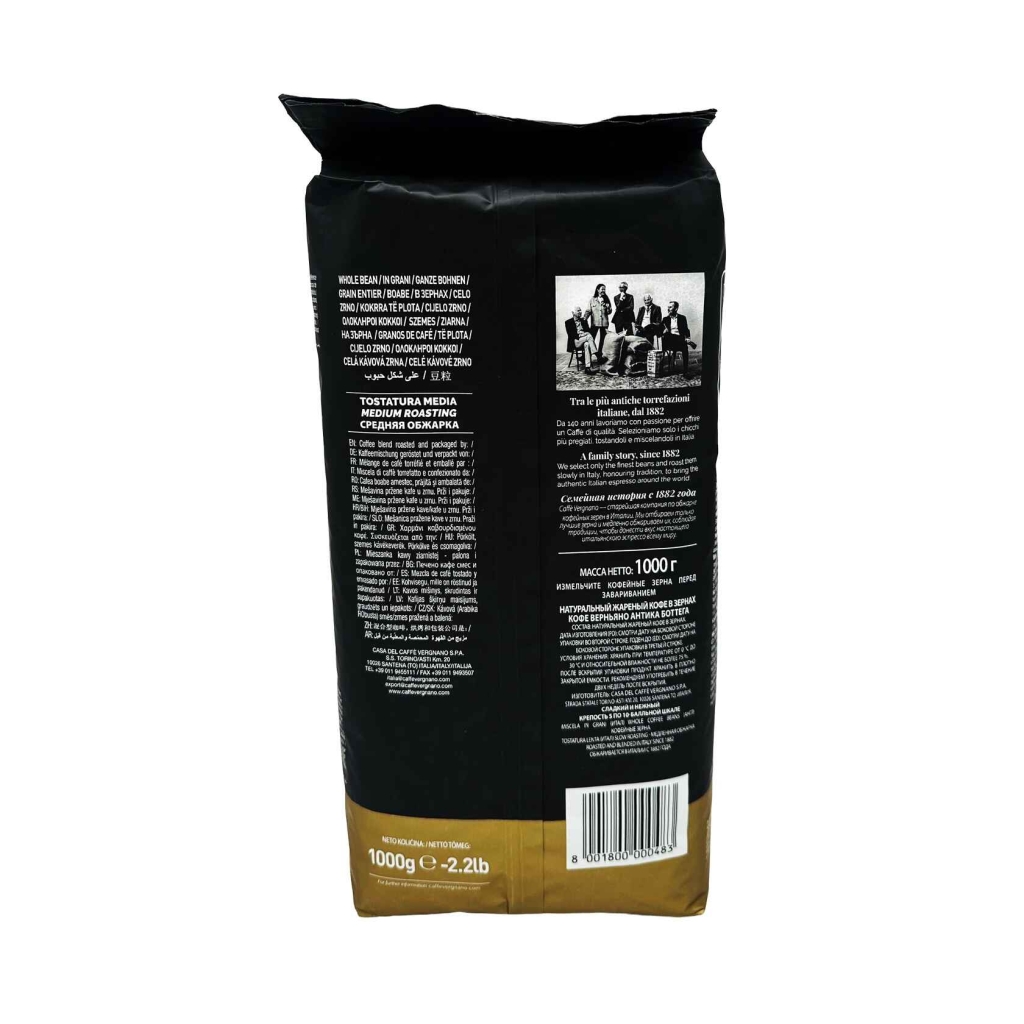Achterkant van een zak koffiebonen van het merk Caffè Vergnano 1882 Antica Bottega met 1 kilo inhoud