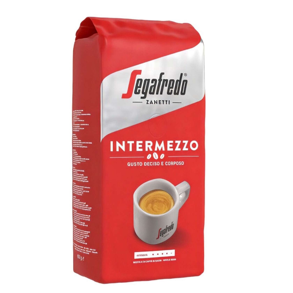 Voor- en zijaanzicht van een kilo zak koffiebonen Segafredo Intermezzo 